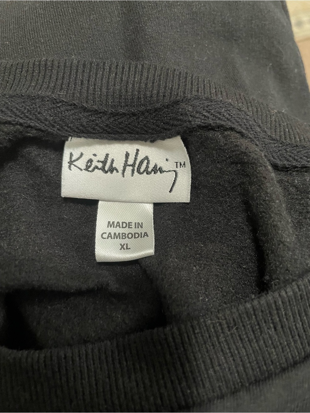 Keith Haring Sweatshirt Men Medium Black Pop Art Heart Graphic Crewneck Pullover - Picture 3 of 3